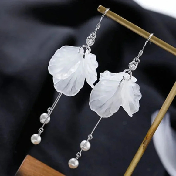 White Petal Flower Earrings Boho Statement Dangle Drop Flower Pearl Earrings - Picture 5 of 7